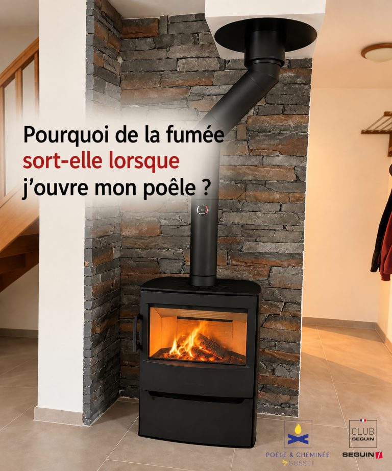 Pourquoi de la fumée sort-elle lorsque j’ouvre mon poêle ?